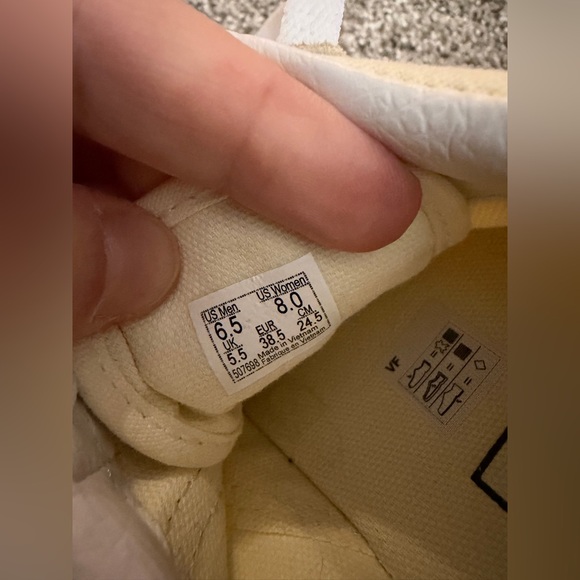 NWT Vans Old Skool Sneakers Shoes Size 8 - Picture 8 of 9